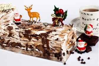 Christmas Chocolate Delight Log Cake